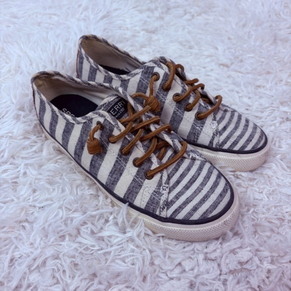 SPERRY navy & white striped leather lace boat shoes size 6